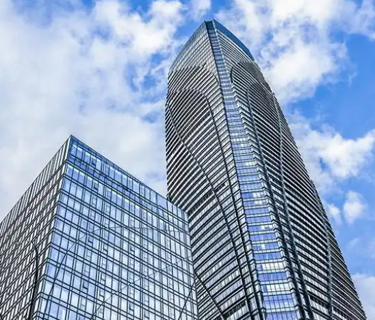 塑料周转箱与物流斜插周转箱结构差异及适用场景对比分析